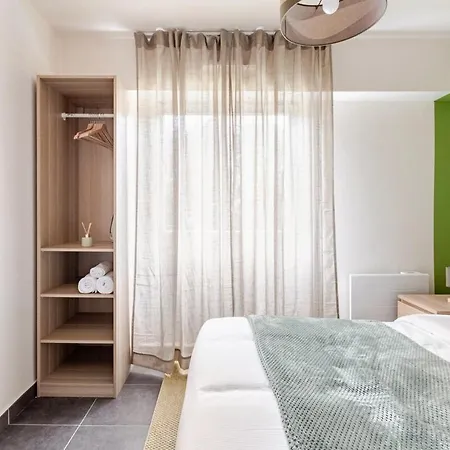 Simple Spot, Parking, Tram Apartment