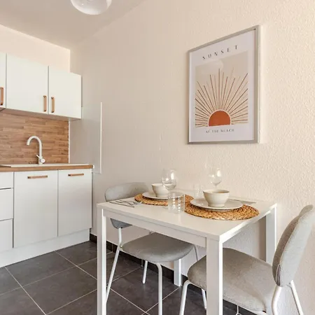 Simple Spot, Parking, Tram *